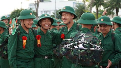 Thanh niên An Giang hăng hái lên đường nhập ngũ