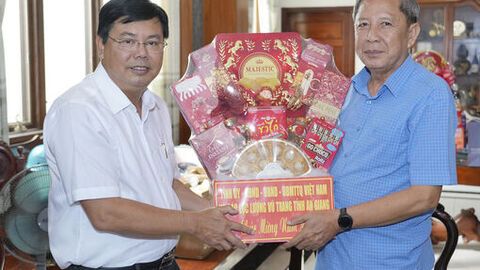 Bí thư Tỉnh ủy An Giang Nguyễn Tiến Hải thăm, chúc tết các đồng chí nguyên Bí thư Tỉnh ủy Kiên Giang (cũ)