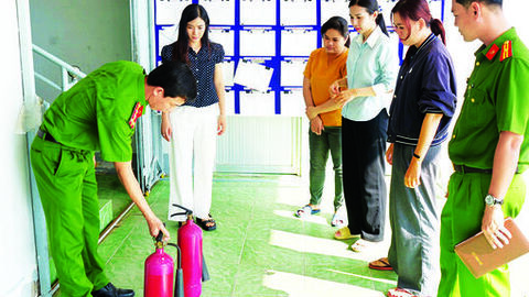 Phú Tân siết phòng cháy