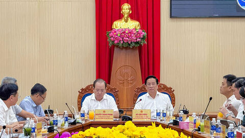 Chủ tịch UBND tỉnh An Giang Hồ Văn Mừng nghe báo cáo tiến độ dự án phục vụ Hội nghị APEC 2027