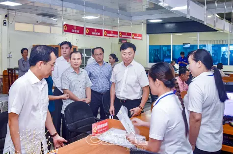 Phó Chủ nhiệm UBKT Trung ương Lê Văn Thành làm việc với Ban Thường vụ Đảng uỷ phường Bạc Liêu