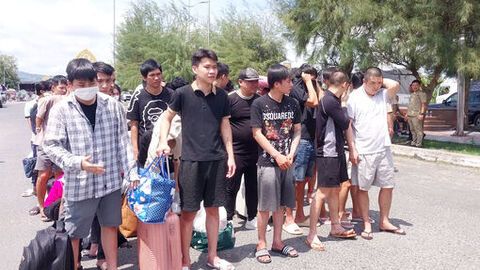 Tiếp nhận 48 công dân Việt Nam qua Cửa khẩu Quốc tế Tịnh Biên