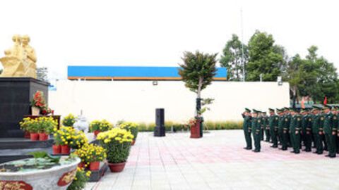 Bộ đội Biên phòng tỉnh An Giang dâng hương tưởng nhớ Chủ tịch Hồ Chí Minh