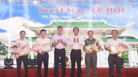 Khai mạc lễ hội truyền thống kỷ niệm ngày mất bà Mạc Mi Cô và ông Mạc Thiên Tích