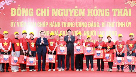 Bắc Ninh: Bí thư Tỉnh ủy Nguyễn Hồng Thái thăm, tặng quà Tết công nhân hoàn cảnh khó khăn
