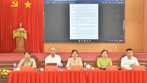 Ứng cử viên đại biểu Quốc hội vận động bầu cử tại hai xã Vĩnh Tuy và Gò Quao