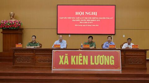 Ứng cử viên đại biểu Quốc hội tiếp xúc cử tri các xã Kiên Lương, Hòn Nghệ, Sơn Hải, Hòa Điền