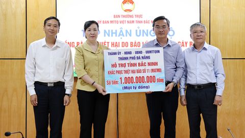 Đoàn công tác thành phố Đà Nẵng trao 1 tỷ đồng hỗ trợ tỉnh Bắc Ninh khắc phục hậu quả bão lũ