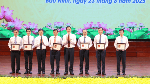 Văn phòng UBND tỉnh Bắc Ninh kỷ niệm 80 năm Ngày truyền thống 28/8