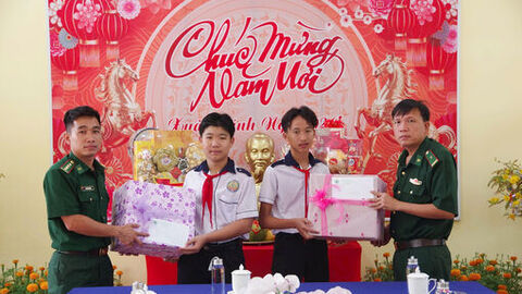 Cùng dân giữ vững biên cương