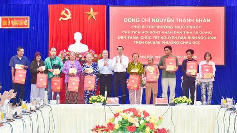 Phó Bí thư Thường trực Tỉnh ủy Nguyễn Thanh Nhàn chúc tết tại 2 phường Châu Đốc và Vĩnh Tế 