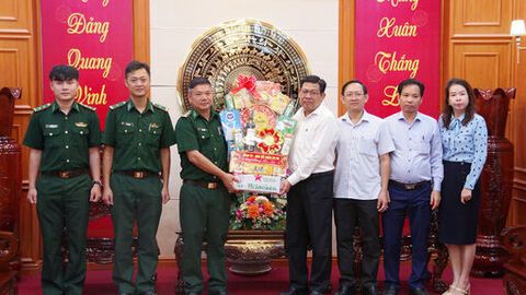 Hải đoàn Biên phòng 28 chúc Tết UBND tỉnh An Giang