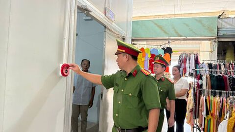 Nguy cơ cháy, nổ ở chợ Dương Đông