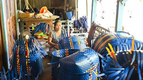 Khi chính sách “chạm” tay phụ nữ