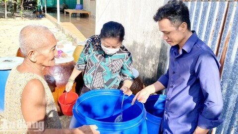 Tri Tôn diệt lăng quăng tại 3 ấp có nguy cơ cao sốt xuất huyết