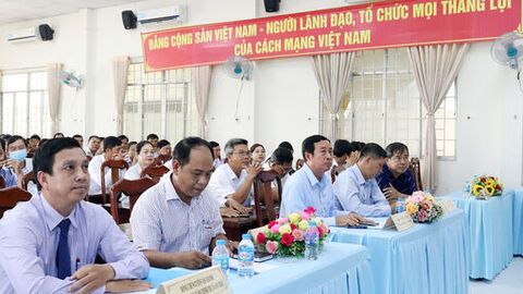 Xã An Châu khai giảng lớp bồi dưỡng nghiệp vụ công tác Đảng