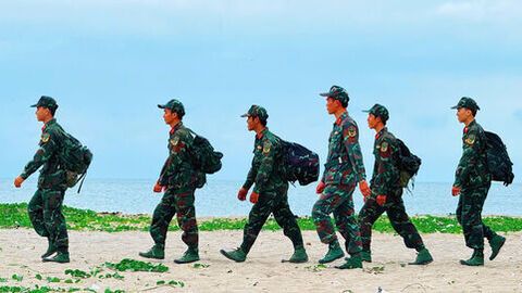 Trung đoàn 20 hành quân dã ngoại làm công tác dân vận 