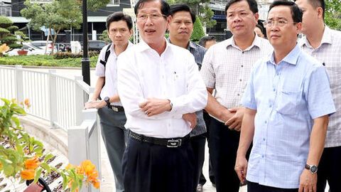 Phó Chủ tịch UBND tỉnh An Giang Lê Văn Phước kiểm tra tiến độ thi công các công trình trọng điểm