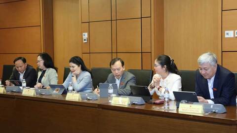 Đoàn đại biểu Quốc hội tỉnh Bắc Ninh thảo luận tại tổ về quy hoạch