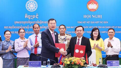 Ủy ban MTTQ Việt Nam tỉnh An Giang và Ủy ban Mặt trận Đoàn kết Phát triển Tổ quốc Campuchia tỉnh Kandal tổng kết hợp tác