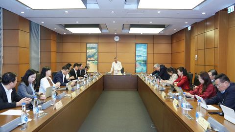 Hôm nay (4/12), Quốc hội thảo luận ở hội trường về báo cáo nhiệm kỳ của Chủ tịch...