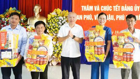 Đồng chí Võ Nguyên Nam chúc tết đảng ủy các xã An Phú, Vĩnh Hậu, Phú Hữu, Nhơn Hội