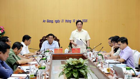 Chủ tịch UBND tỉnh An Giang Hồ Văn Mừng chủ trì buổi làm việc giải quyết vướng mắc trong thực hiện các dự án nhà ở xã hội