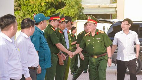 Thiếu tướng Nguyễn Văn Ngành chúc tết hai xã Giang Thành và Vĩnh Điều