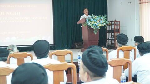 Phổ biến pháp luật cho gần 150 chức sắc, chức việc đạo Công giáo, Tin lành, Cao đài