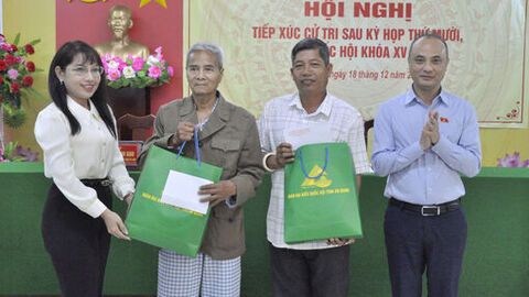 Đoàn Đại biểu Quốc hội tiếp xúc cử tri xã Hòa Hưng