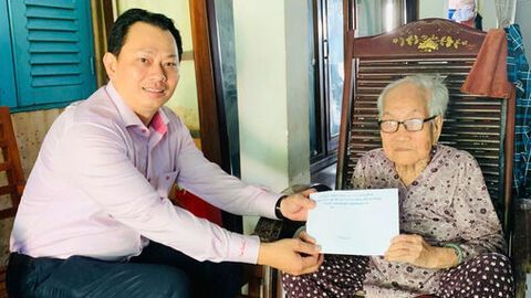 Đảng ủy, HĐND, UBND, Ủy ban MTTQ Việt Nam xã Cù Lao Giêng thăm các Mẹ Việt Nam anh hùng, Anh hùng Lực lượng vũ trang nhân dân