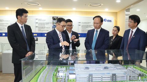 Phó Chủ tịch UBND tỉnh Phạm Văn Thịnh tặng quà, chúc Tết doanh nghiệp và công nhân có hoàn cảnh khó khăn