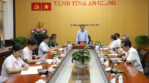 Phó Chủ tịch UBND tỉnh Lê Trung Hồ nghe báo cáo tiến độ công trình dự án phục vụ APEC 2027