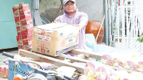 Nhọc nhằn nghề bốc vác ở cửa khẩu