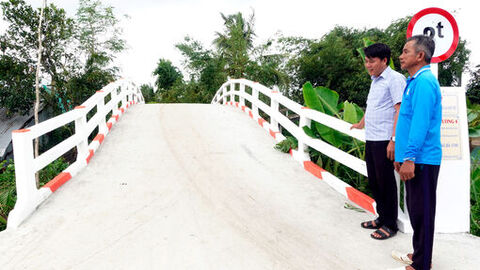 Những cán bộ tận tâm vì dân