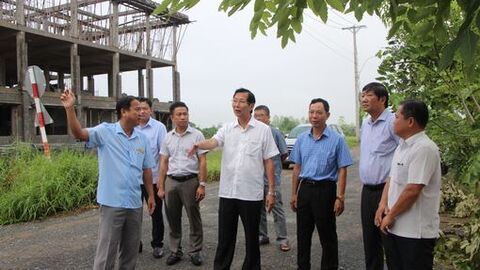 Phó Chủ tịch UBND tỉnh An Giang Lê Văn Phước kiểm tra công tác giải ngân vốn đầu tư công các công trình trọng điểm khu vực Chợ Mới