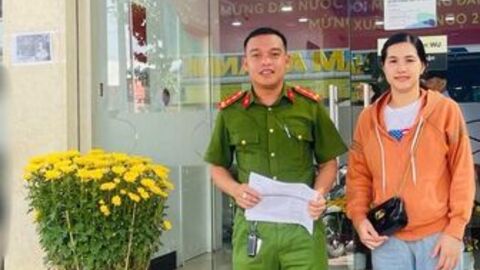 Công an xã Nhơn Mỹ hỗ trợ trả lại hơn 75 triệu đồng do chuyển nhầm tài khoản