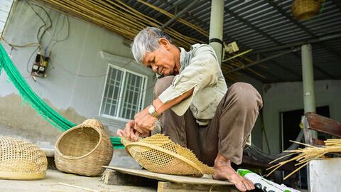 Nặng tình với nghề đan đát