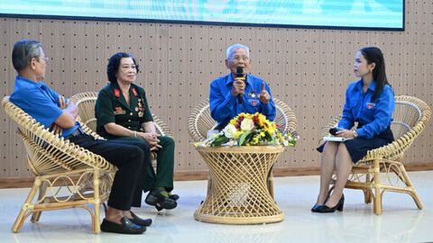 Tọa đàm “Đường 1C huyền thoại - Hành trình tiếp lửa truyền thống” 