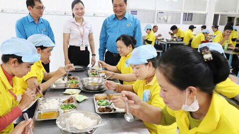 Gần 1.000 đoàn viên, người lao động thưởng thức “Bữa cơm Công đoàn”