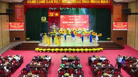 Tỉnh ủy An Giang họp mặt Ban Chấp hành Đảng bộ tỉnh các khóa 