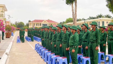 Chiến sĩ mới làm quen môi trường quân ngũ