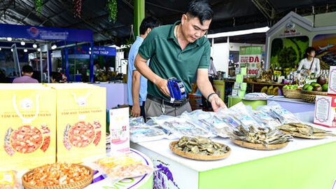 THỊ TRƯỜNG TẾT: Hàng quê lên ngôi