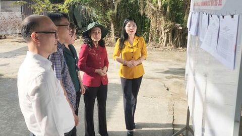 Phó Bí thư Tỉnh ủy Trần Thị Thanh Hương kiểm tra công tác bầu cử tại hai xã Thạnh Hưng và Ngọc Chúc