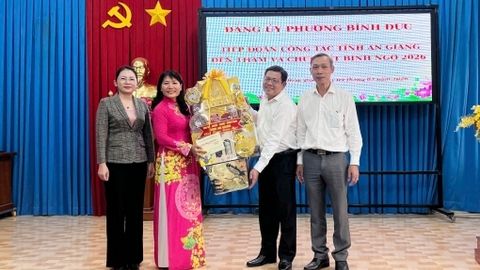 Phó Chủ tịch UBND tỉnh An Giang Ngô Công Thức chúc tết các phường, xã và gia đình chính sách 