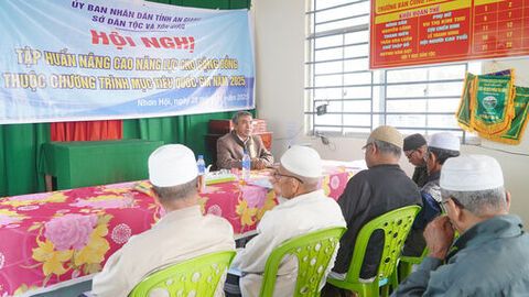 Đưa chính sách đến gần đồng bào Chăm