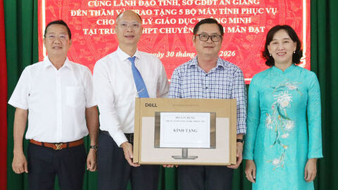 Bộ Xây dựng tặng máy tính hỗ trợ quản lý giáo dục thông minh tại An Giang