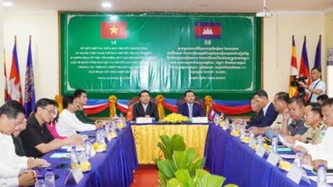 An Giang ký kết tìm kiếm hài cốt liệt sĩ với 6 tỉnh thuộc Vương quốc Campuchia 