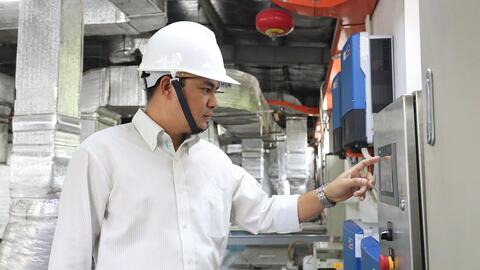 Thợ giỏi bám máy, bám số