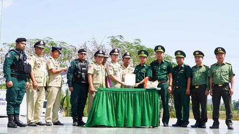 Tiếp nhận 78 công dân Việt Nam từ Campuchia về nước